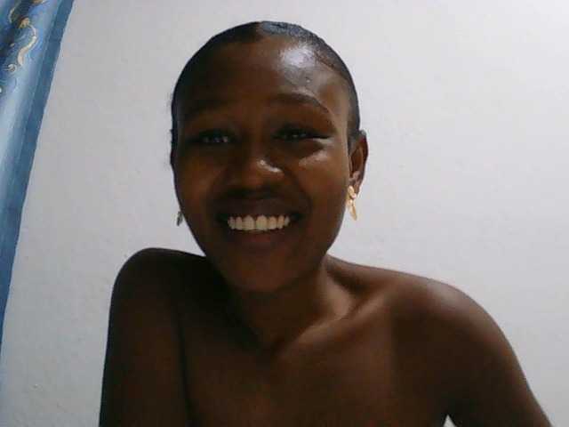 Zinah1 live cam on BongaCams