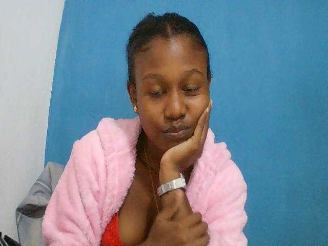 Zinah1 live cam on BongaCams