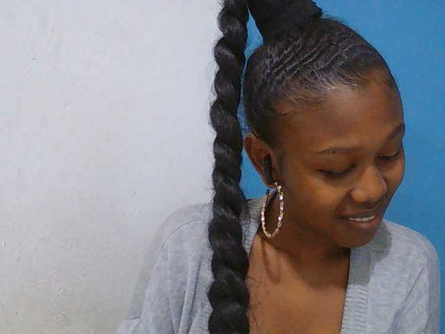 Zinah1 live cam on BongaCams