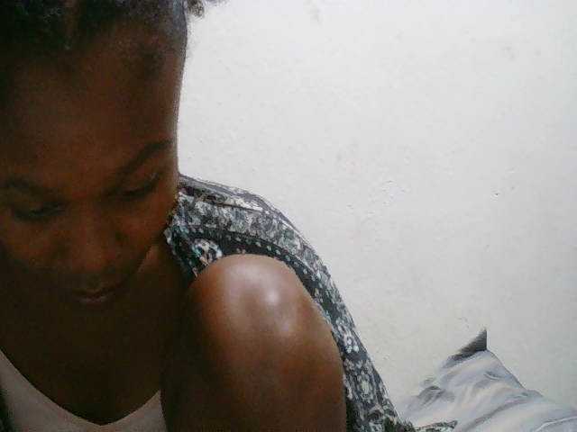 Zinah1 live cam on BongaCams