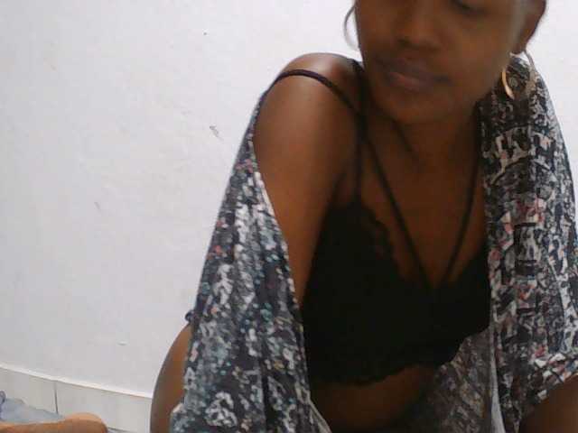 Zinah1 live cam on BongaCams