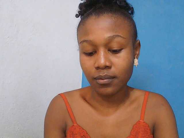 Zinah1 live webcam show