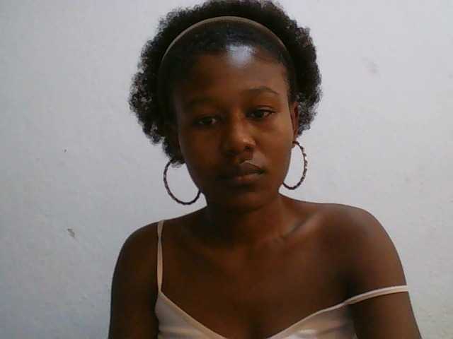 Zinah1 live cam on BongaCams