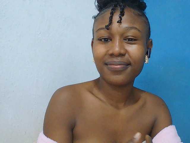 Zinah1 live webcam show