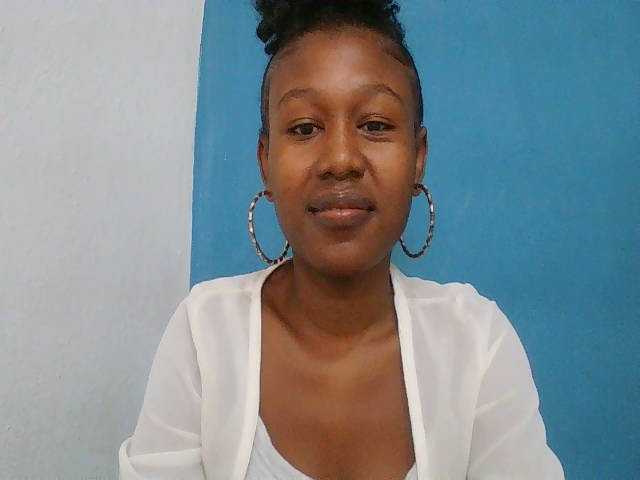 Zinah1 live cam on BongaCams