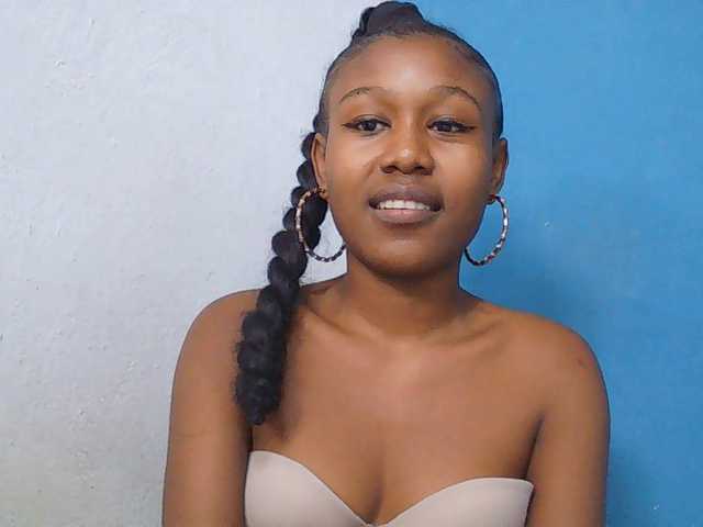 Zinah1 live webcam show