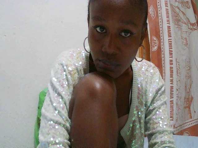 Zinah1 live cam on BongaCams