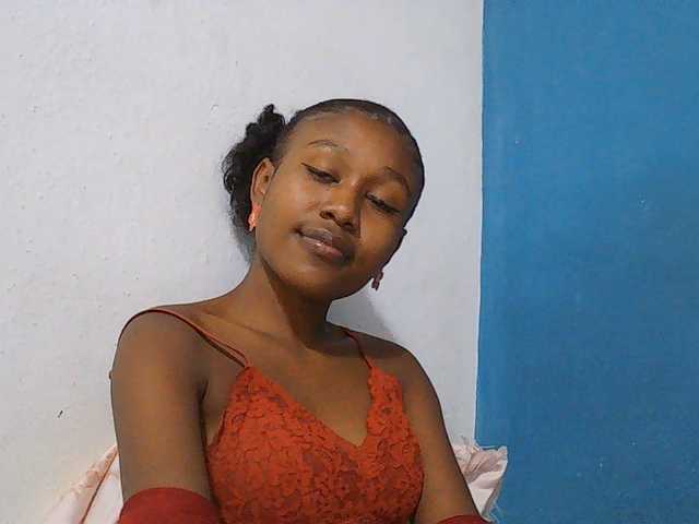 Zinah1 live cam on BongaCams