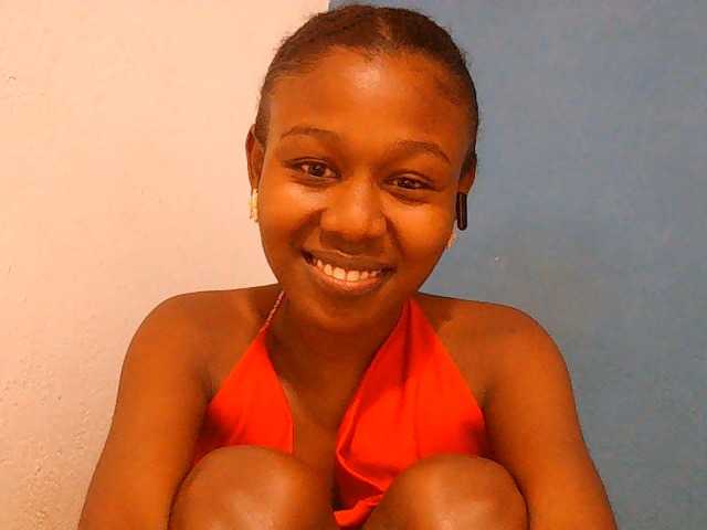 Zinah1 live cam on BongaCams