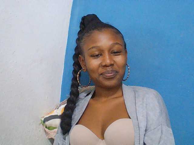 Zinah1 live webcam show