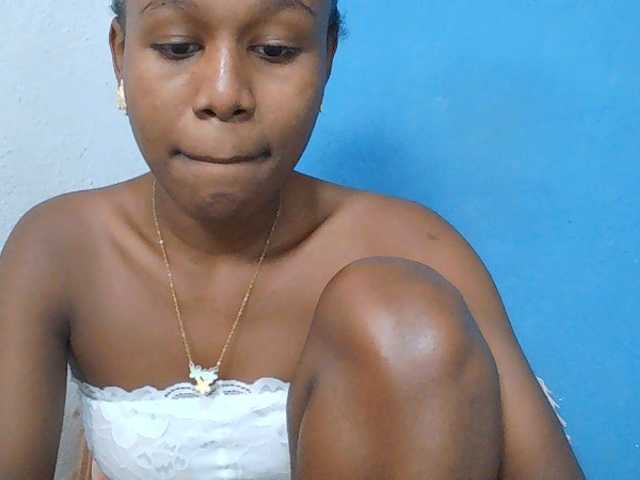 Zinah1 live cam on BongaCams