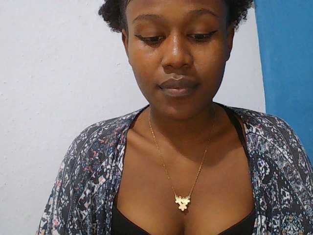 Zinah1 live cam on BongaCams