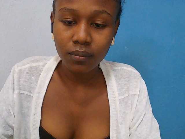 Zinah1 live cam on BongaCams