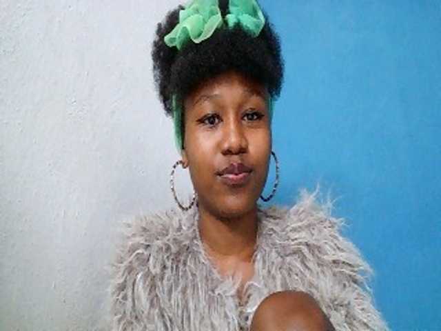 Zinah1 live cam on BongaCams
