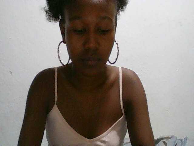 Zinah1 live cam on BongaCams