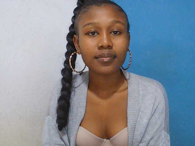 Zinah1 live webcam show