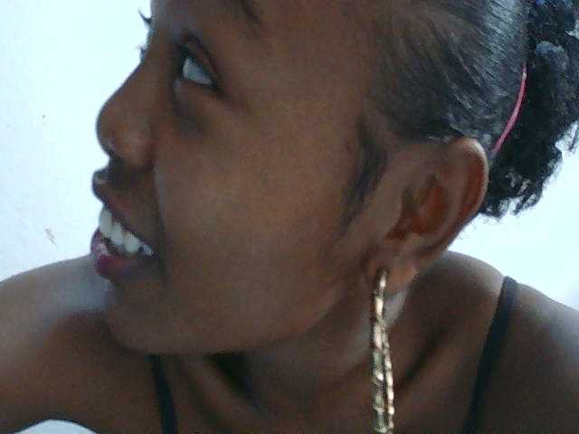 Zinah1 live cam on BongaCams