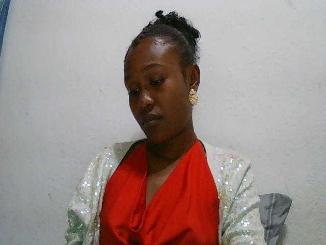 Zinah1 live cam on BongaCams