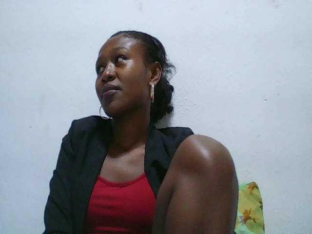 Zinah1 live cam on BongaCams