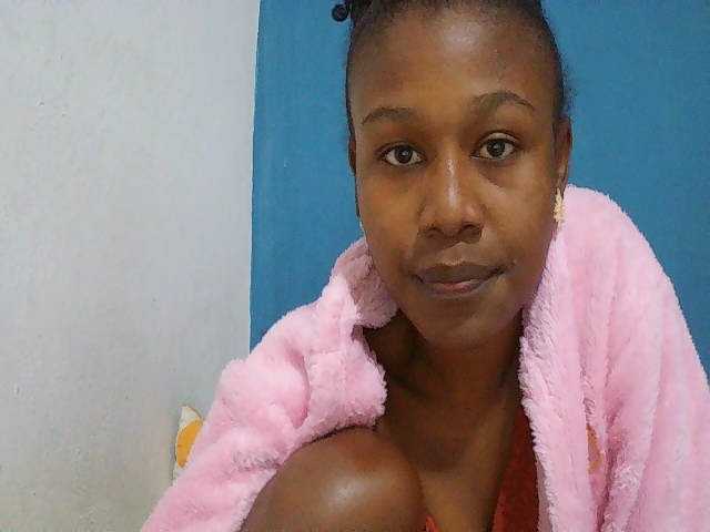 Zinah1 live webcam show