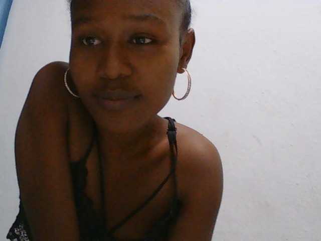 Zinah1 live cam on BongaCams