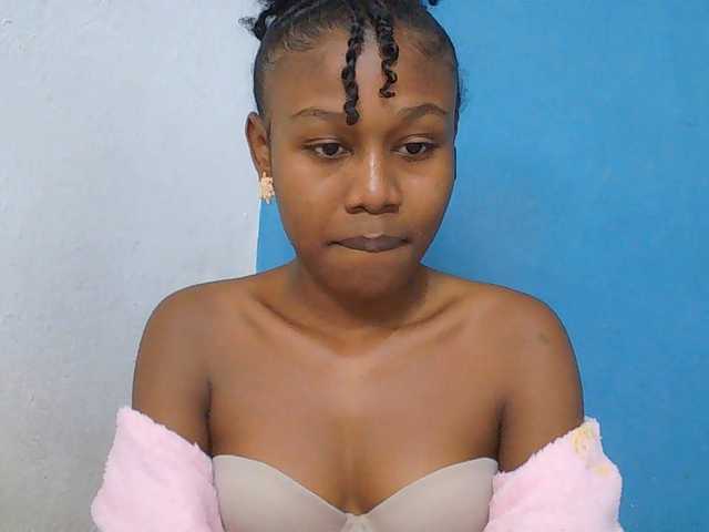 Zinah1 live webcam show
