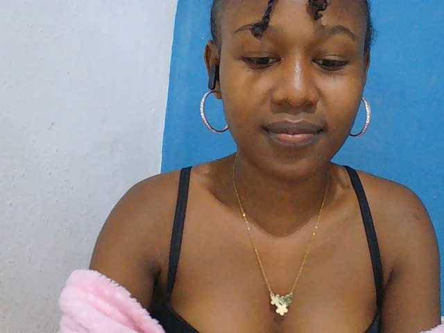 Zinah1 live webcam show