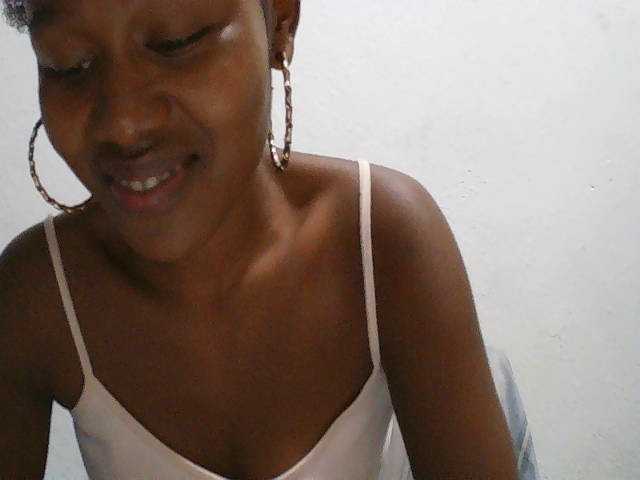 Zinah1 live cam on BongaCams