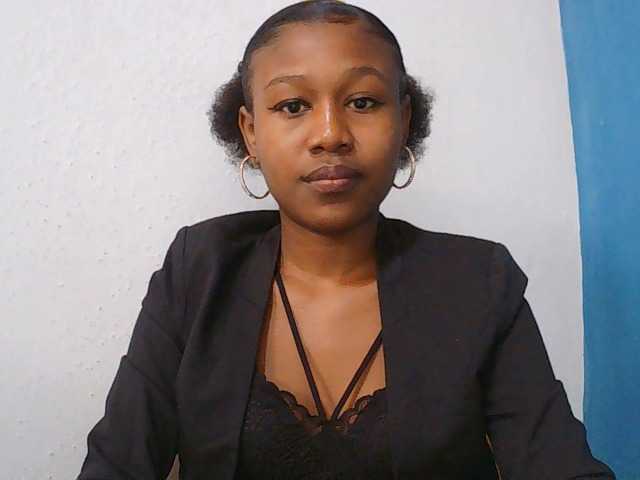 Zinah1 live cam on UnifiedCams