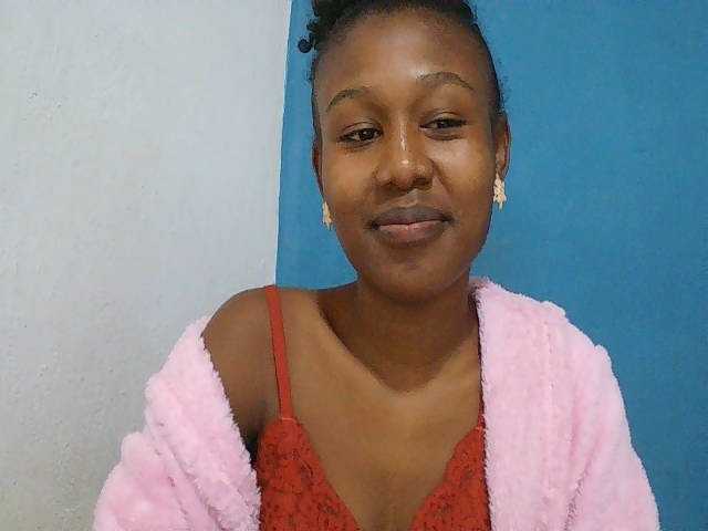 Zinah1 live cam on BongaCams