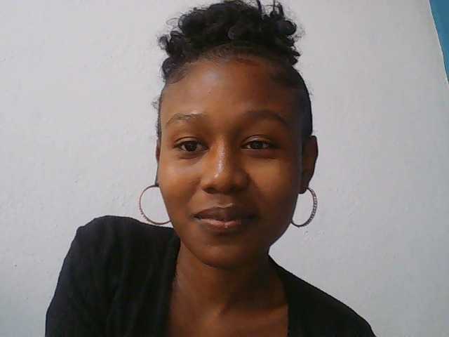 Zinah1 live cam on BongaCams