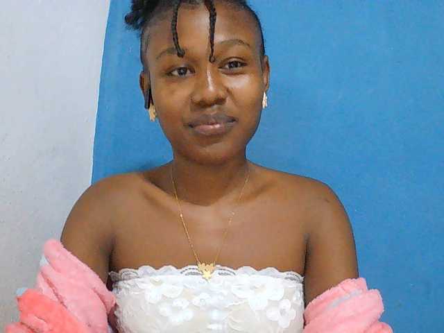 Zinah1 live cam on BongaCams