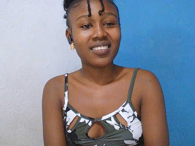 Zinah1 live cam on BongaCams
