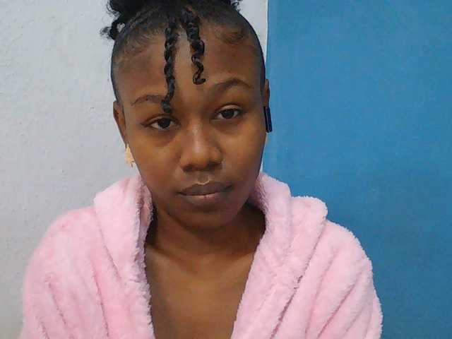 Zinah1 live cam on BongaCams