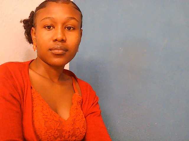 Zinah1 live cam on BongaCams