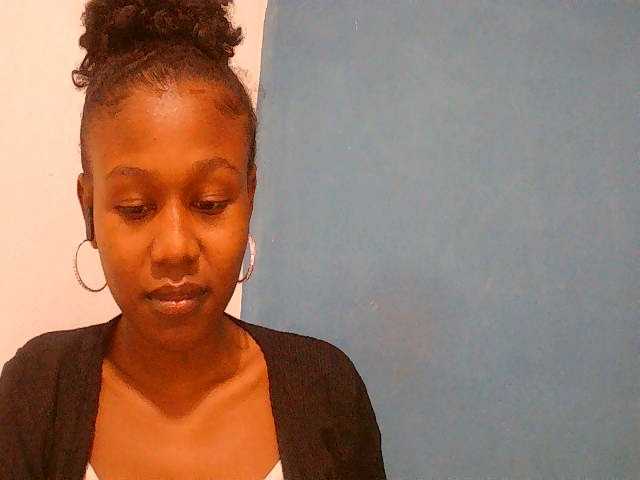 Zinah1 live cam on BongaCams