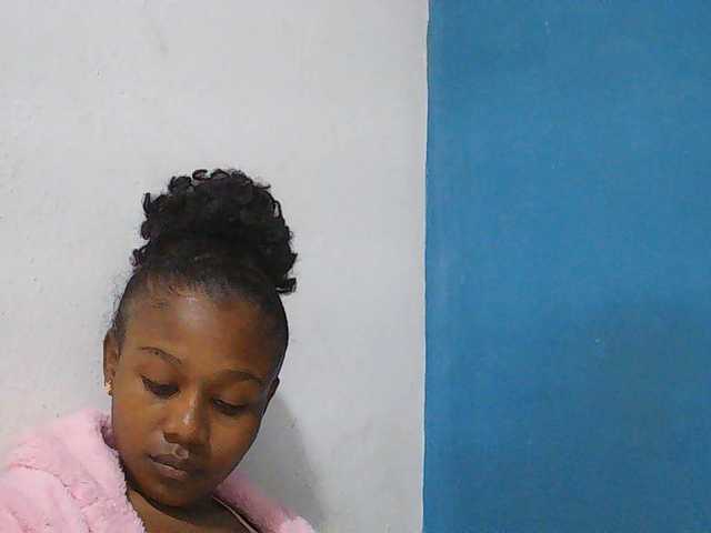 Zinah1 live cam on BongaCams