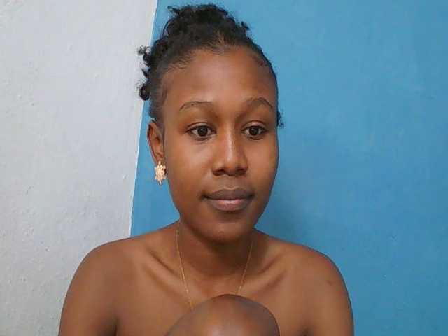 Zinah1 live cam on BongaCams
