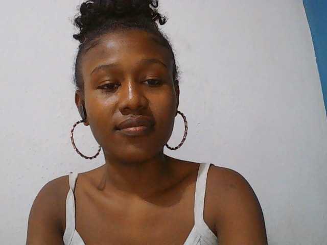 Zinah1 live cam on BongaCams