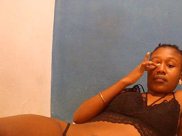 Zinah1 live webcam show