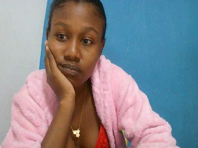 Zinah1 live cam on BongaCams
