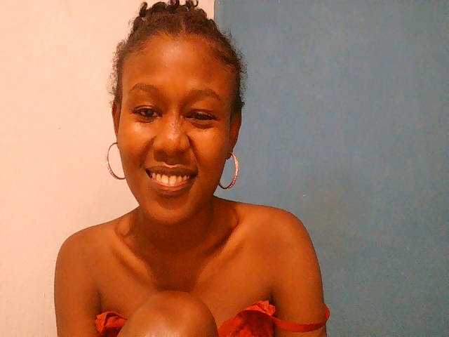 Zinah1 live cam on BongaCams