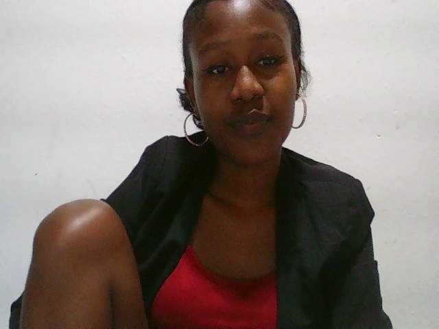 Zinah1 live cam on BongaCams