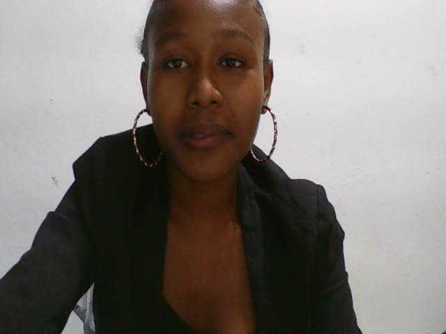 Zinah1 live cam on BongaCams