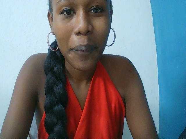 Zinah1 live cam on BongaCams