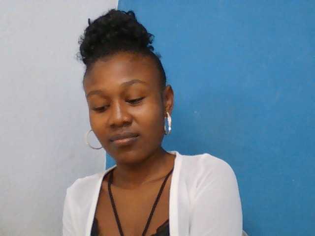 Zinah1 live cam on BongaCams