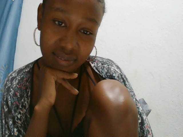 Zinah1 live cam on BongaCams