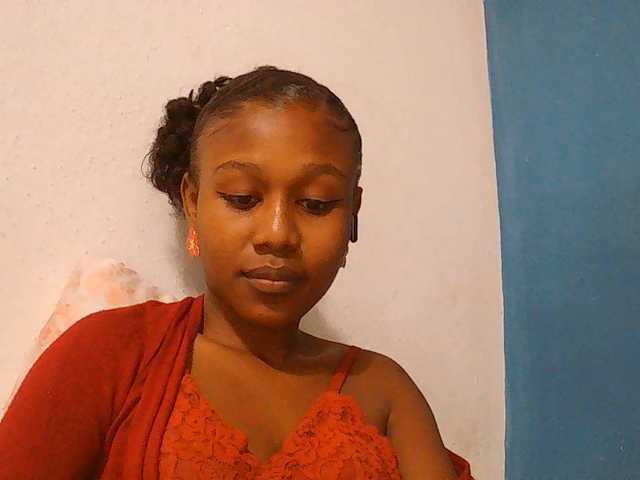 Zinah1 live cam on BongaCams