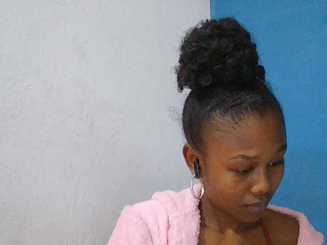 Zinah1 live cam on BongaCams