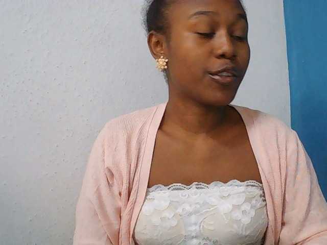 Zinah1 live cam on BongaCams